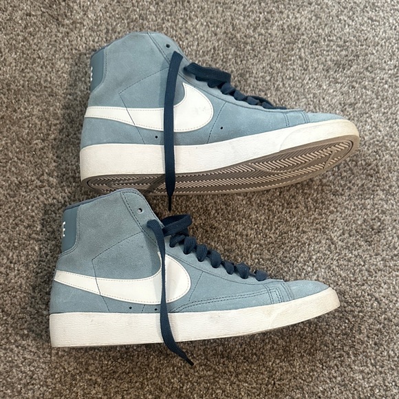 Nike High-Top Sneakers in Light Blue and White - Picture 3 of 7